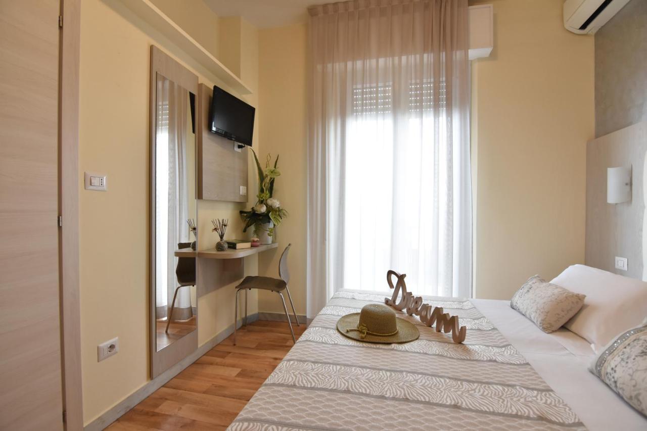 Hotel Jumbo Rimini Bagian luar foto
