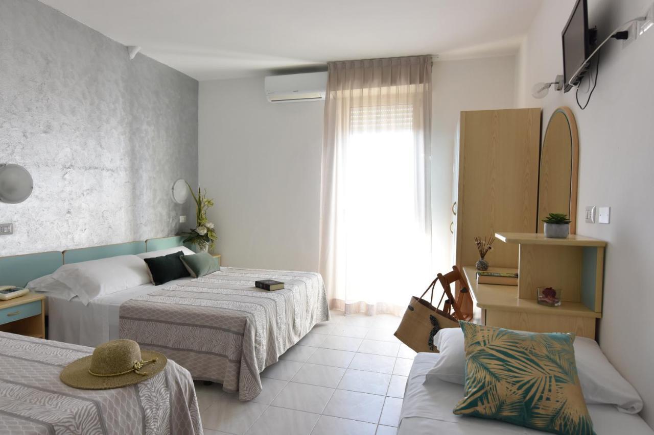 Hotel Jumbo Rimini Bagian luar foto