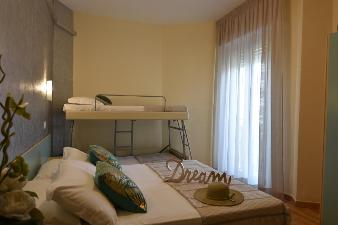 Hotel Jumbo Rimini Bagian luar foto