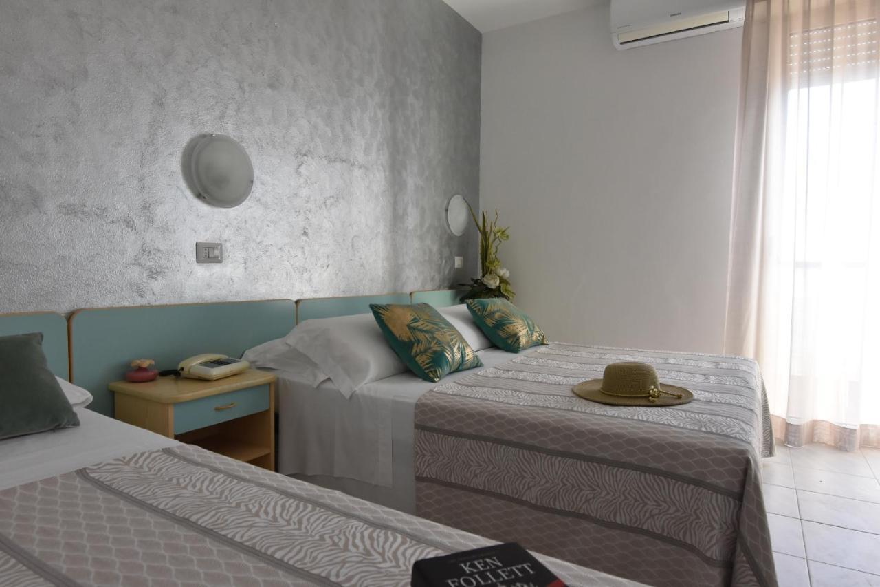 Hotel Jumbo Rimini Bagian luar foto