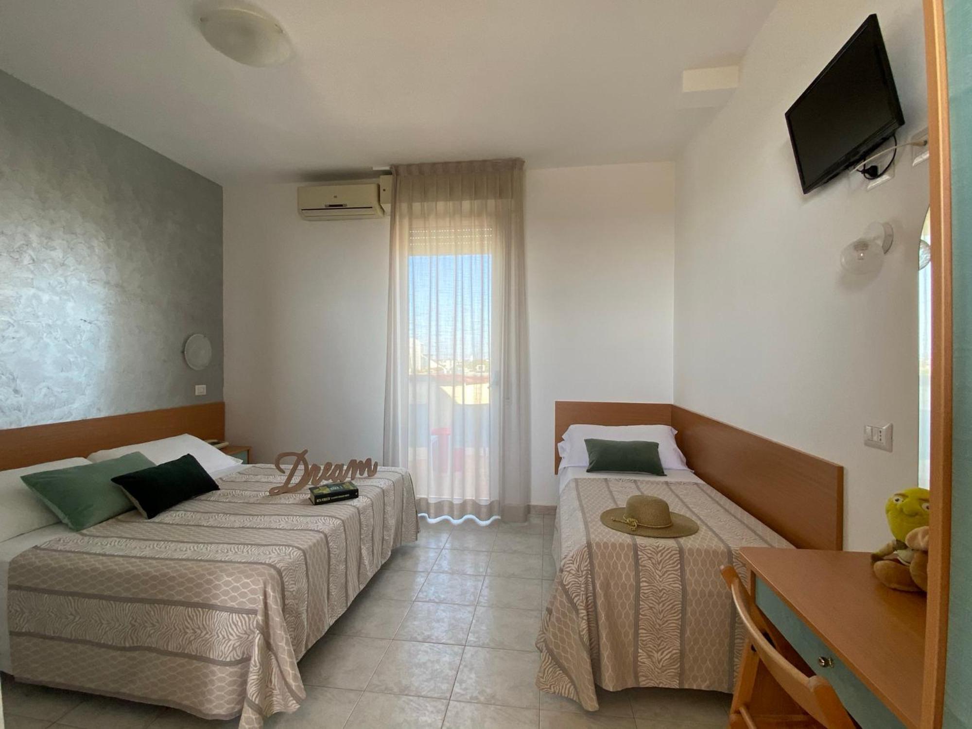 Hotel Jumbo Rimini Bagian luar foto