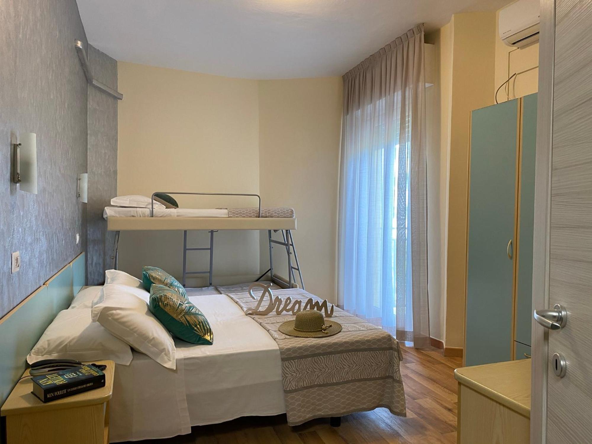 Hotel Jumbo Rimini Bagian luar foto