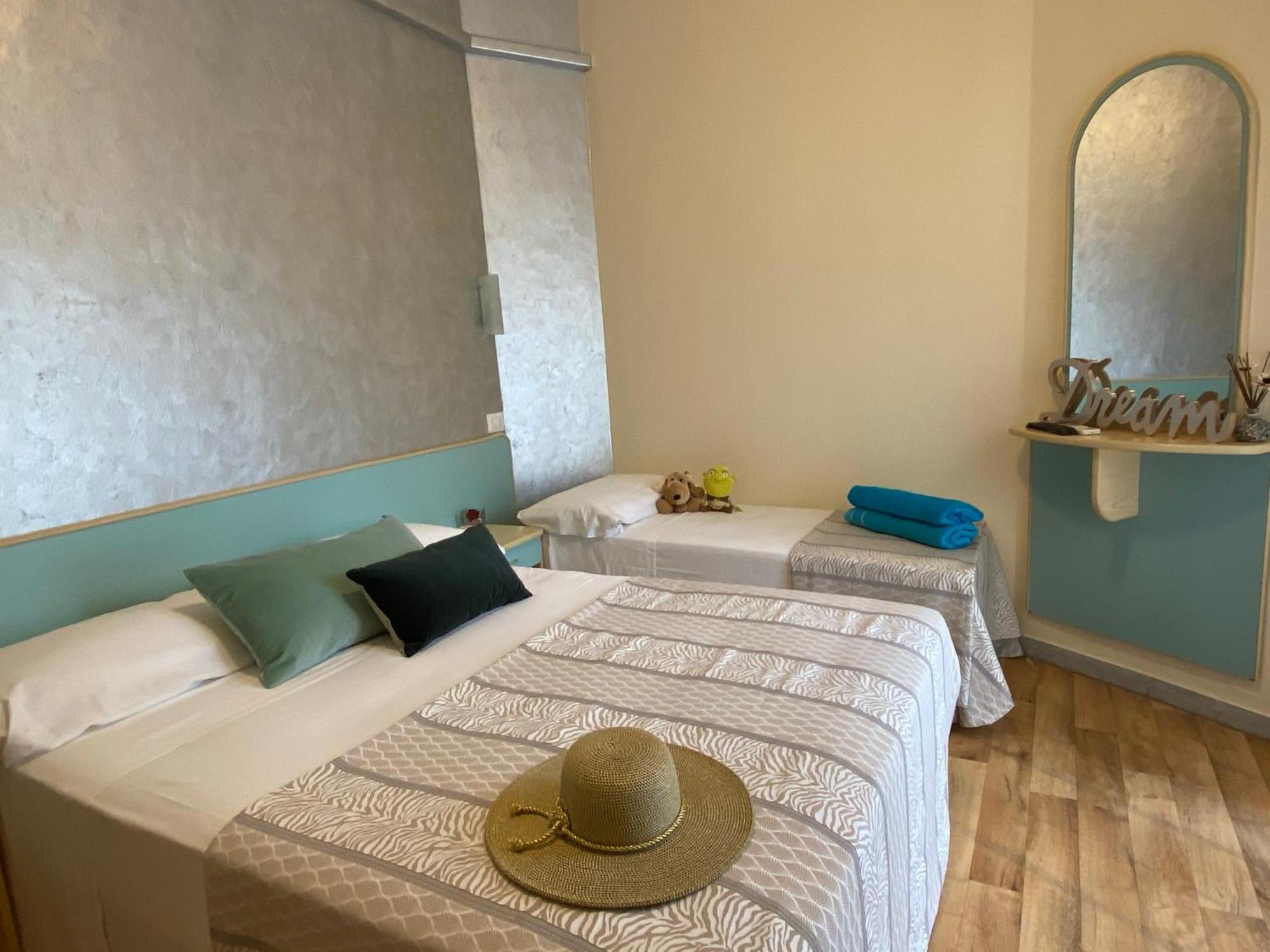 Hotel Jumbo Rimini Bagian luar foto