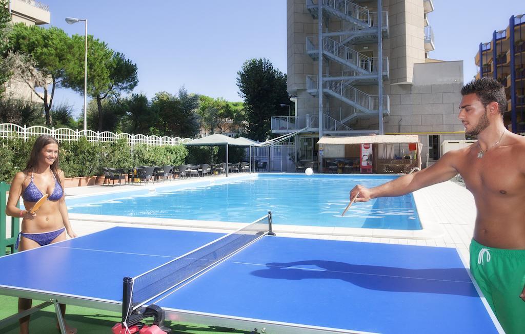 Hotel Jumbo Rimini Bagian luar foto