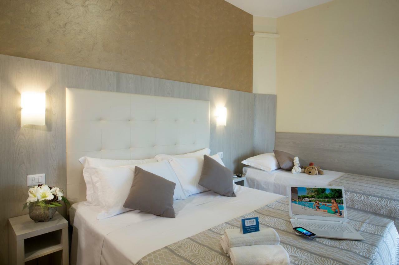 Hotel Jumbo Rimini Bagian luar foto